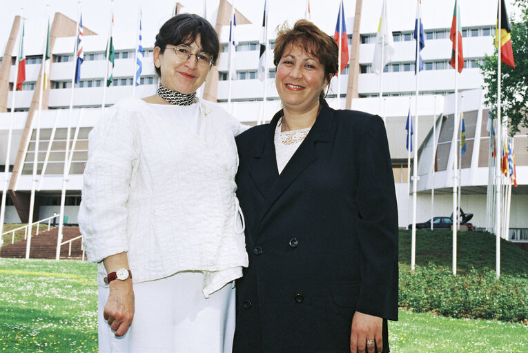 Foto 4: Mrs IZQUIERDO ROJO meets with candidates in the Algerian election