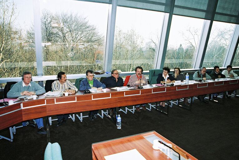 Foto 21: Meeting with trade union representatives on the closure of the Renault factory in Belgium