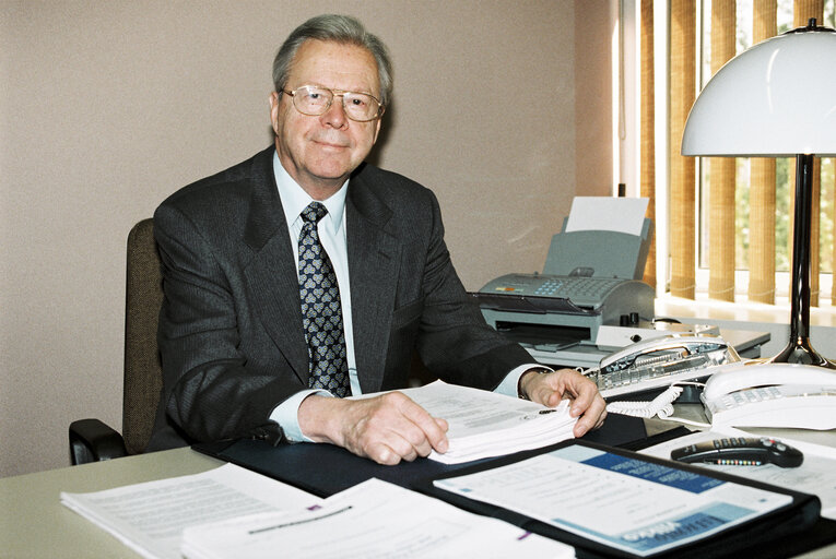 Foto 3: MEP Raimo ILASKIVI at the European Parliament in Strasbourg