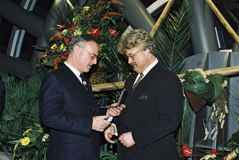 Nuotrauka 46: German MEPs are awarded the German 'Verdienstkreuz' (Merit Cross of the Federal Republic of Germany)