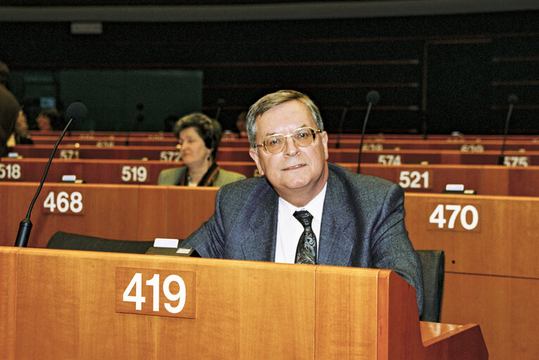 Fotografie 2: MEP Arie M. OOSTLANDER at the European Parliament in Brussels