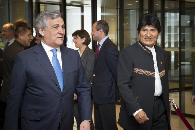 Foto 3: Official visit of the President of Bolivia. Welcome .