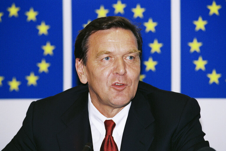 Foto 39: The Speaker of the German Bundesrat attends a meeting on Institutional Reform of the EU at the EP in Strasbourg - Press conference