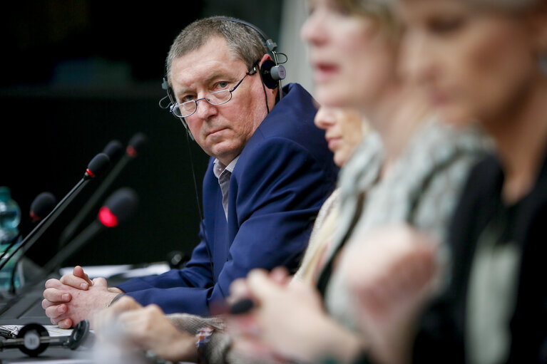 Photo 14 : Press conference: ' Revision of the EU gun law - outcome of the vote in plenary '