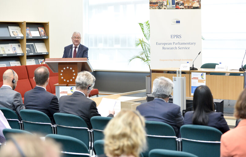 Fotó 17: EPRS EP - EUI History Roundtable : 25th anniversary of the Maastricht Treaty