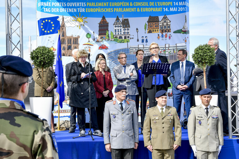 Fotografija 7: Open Day of the European institutions 2017 - Strasbourg -   Raise of the European Union flag by the Eurocorps