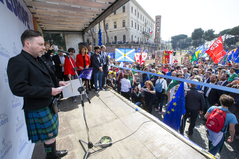 Fotografija 8: Celebrations of the 60th anniversary of the signing of the Treaties of Rome - Forum on the Future of Europe - ' March in Rome '