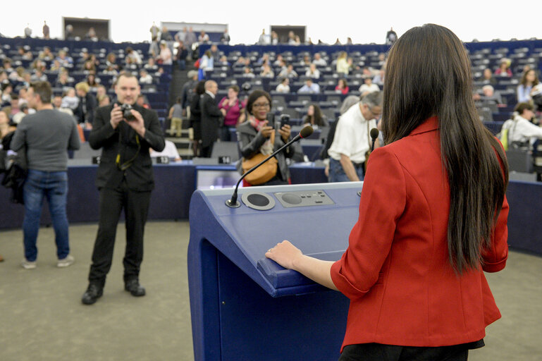 Fotografia 11: Open Day of the European institutions 2017 - Strasbourg -   Debate with citizens