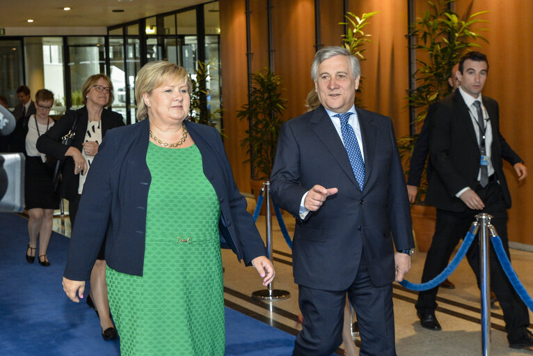 Fotografia 1: Official visit of Norwegian Prime Minister. Welcome.