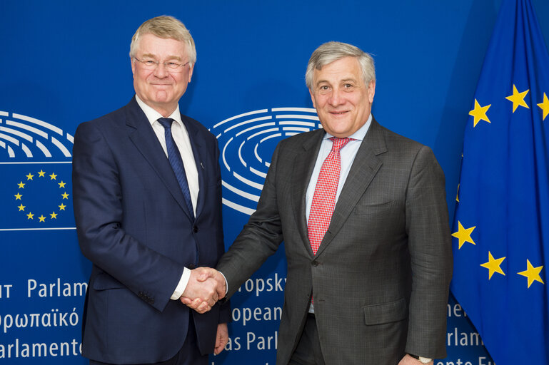 Fotografi 2: Antonio TAJANI - EP President meets with Markku MARKKULA - President of the European Committee of the Regions