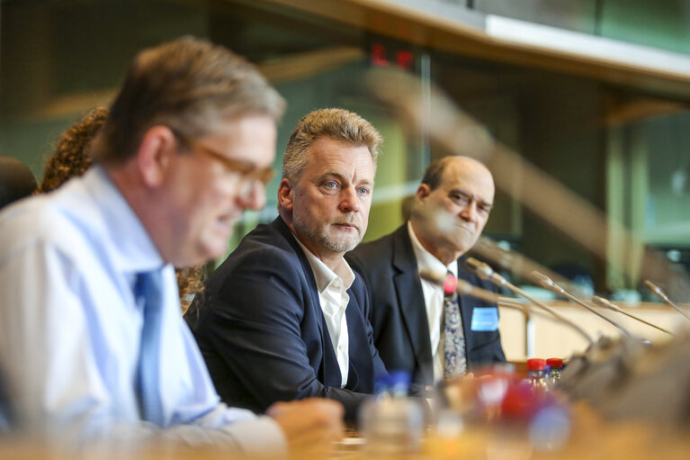 Privacy Platform ‘ Targeted Surveillance : can security and privacy be reconciled ? ’