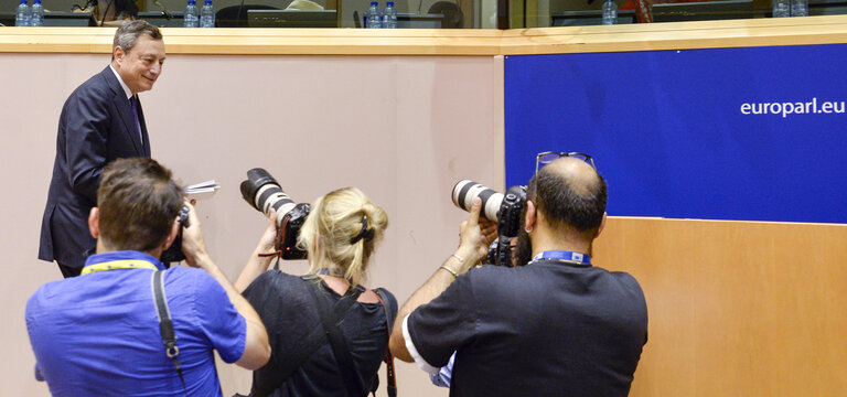 Fotografie 12: Committee on Economic and Monetary Affairs (ECON).Monetary Dialogue with Mario DRAGHI, President of the ECB