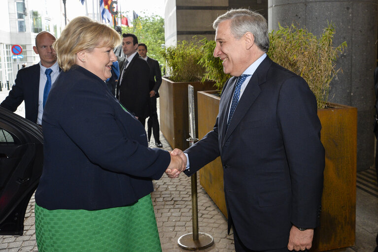 Foto 4: Official visit of Norwegian Prime Minister. Welcome.