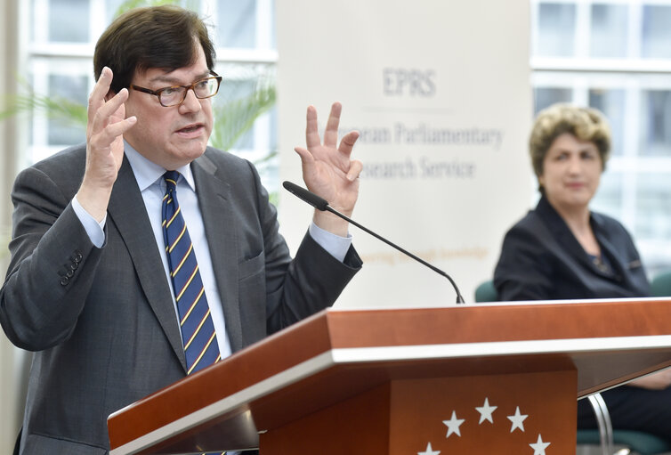 Fotografija 8: EPRS roundtable discussion - European Social Pillar and EMU: Setting European priorities