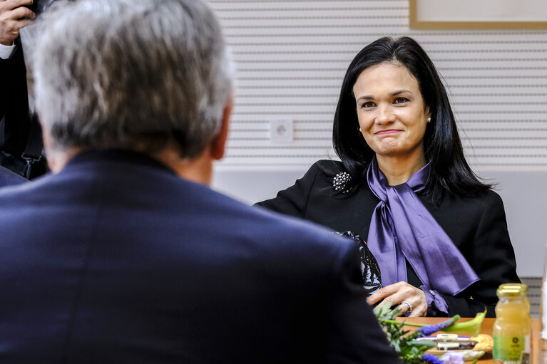 Fotografie 1: Antonio TAJANI - EP President meets with Isabel Cecilia DE SAINT MALO GARCIA DE ALVARADO, Vice-President of the Republic of Panama