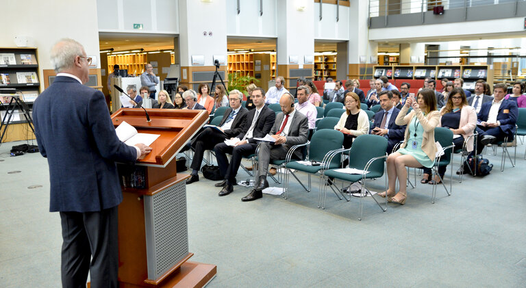 Fotó 15: EPRS EP - EUI History Roundtable : 25th anniversary of the Maastricht Treaty