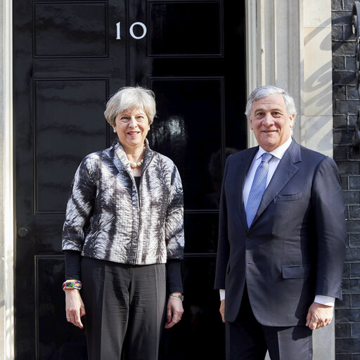 Valokuva 6: Visit of the President of the European Parliament to London - Antonio TAJANI - EP President meets with Teresa MAY - Prime Minister of the United Kingdom at 10 Downing street