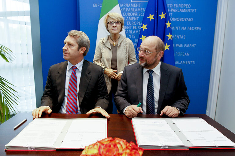 Fotografi 10: Martin SCHULZ - EP President LEX signing