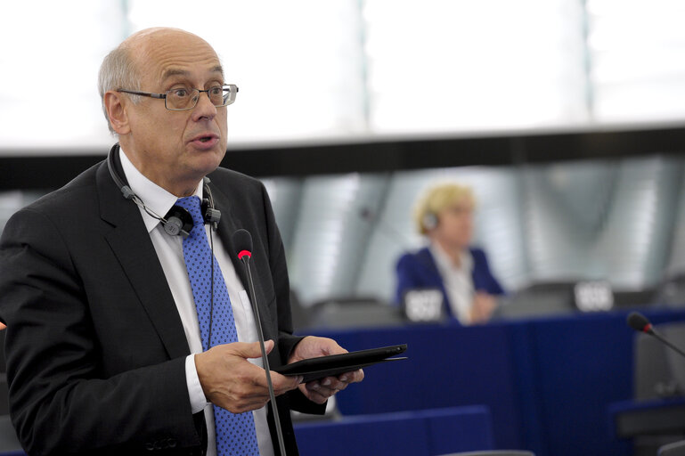 Снимка 12: Plenary session week 43 2014 in strasbourg - Preparation of the European Council (23-24 October 2014)  Council and Commission statements