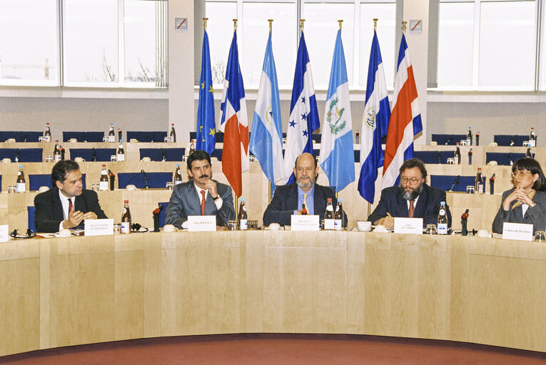 Fotogrāfija 6: EU - Central America Meeting at the European Parliament in Brussels