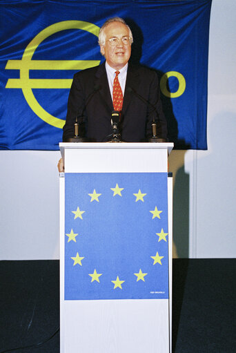 Foto 35: Event for the launch of Euro currency