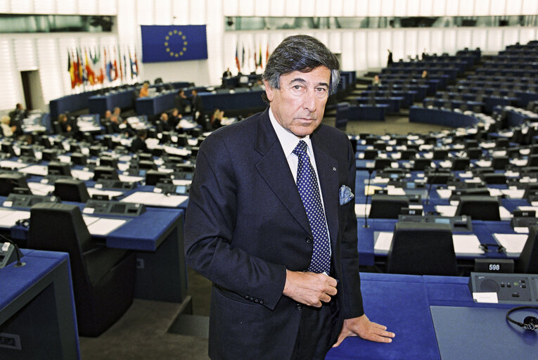 The MEP Umberto SCAPAGNINI in Strasbourg in April 2004.