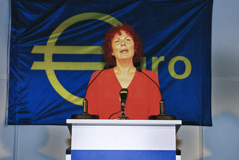 Photo 36 : Event for the launch of Euro currency