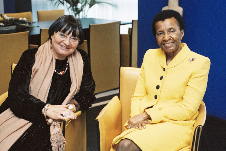 Fotografie 2: Meeting with Mrs MBEKI at the European Parliament in Strasbourg