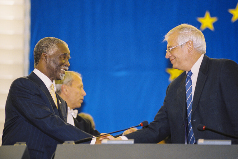 Fotografie 14: Visit of Thabo MBEKI, President of South Africa at the European Parliament in Strasbourg. Plenary Session