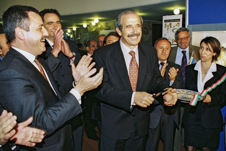 Foto 8: Launch of an exhibition on City Deruta (Umbria - Italy) at the European Parliament in Strasbourg