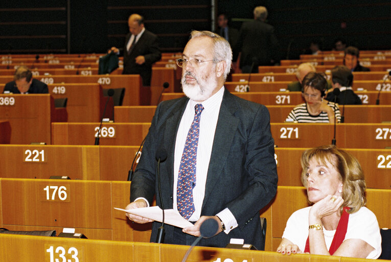 Zdjęcie 6: MEPs Miguel ARIAS CANETE and Carmen FRAGA ESTEVEZ at the European Parliament in Brussels