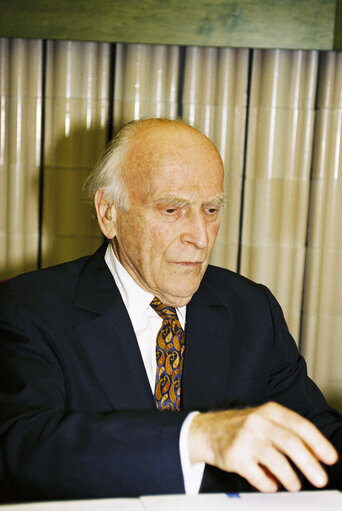 Zdjęcie 5: Meeting with Lord Yehudi MENUHIN, President of the International Yehudi Menuhin Foundation.