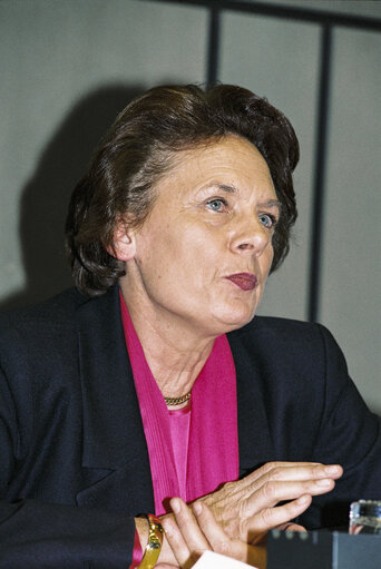 Fotografia 3: Meeting with MEP Catherine LALUMIERE at the European Parliament in Brussels