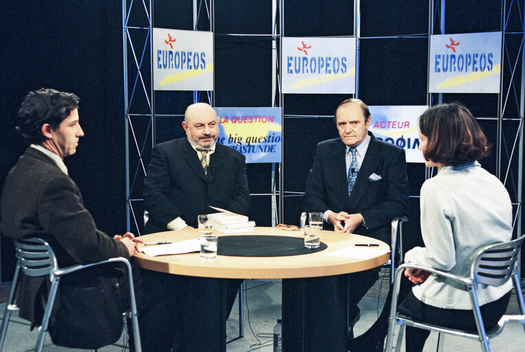 Fotogrāfija 11: French Commissioner Yves-Thibault de SILGUY takes part in the France 3 TV broadcast Europeos in Strasbourg