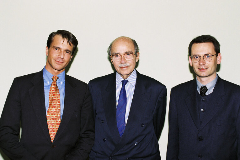 Fotogrāfija 1: MEP Otto von HABSBURG with guests in Brussels