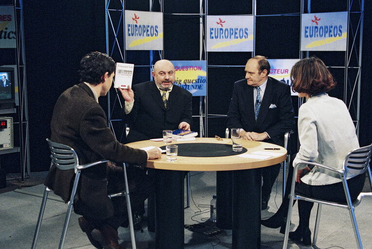 Zdjęcie 10: French Commissioner Yves-Thibault de SILGUY takes part in the France 3 TV broadcast Europeos in Strasbourg