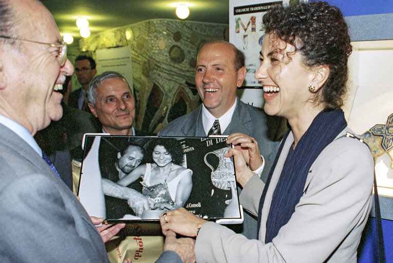 Foto 9: Launch of an exhibition on City Deruta (Umbria - Italy) at the European Parliament in Strasbourg