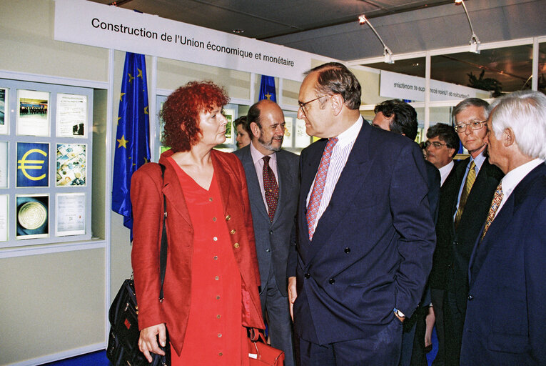 Photo 39 : Event for the launch of Euro currency