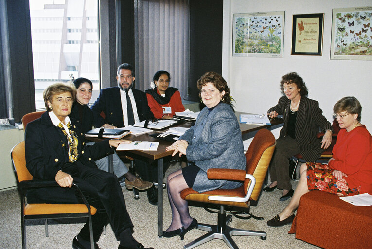 Fotografija 5: Portrait of Mep Ursula SCHLEICHER in her office at the European Parliament in  Strasbourg