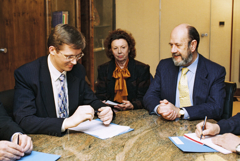 Photo 3: EP President meets with the First Deputy Chairman of the State Duma