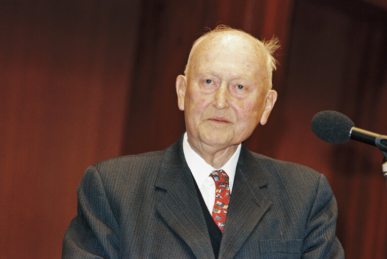 Fotografija 1: 90th anniversary of Pierre PFLIMLIN, Former EP President