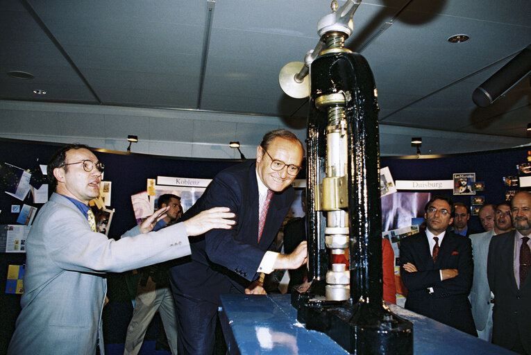 Photo 40 : Event for the launch of Euro currency