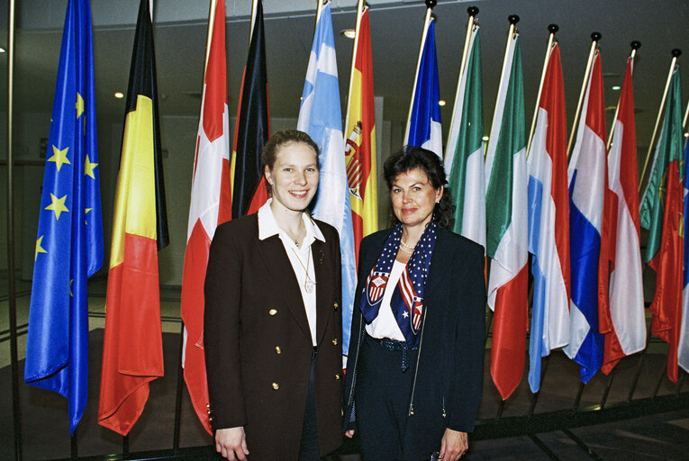 Φωτογραφία 4: MEPs Marjo MATIKAINEN-KALLSTROM and Charlotte CEDERSCHIOLD together in Brussels