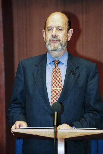 Photo 13 : Plenary session in Strasbourg - Tribute to  Miguel Angel BLANCO who was assassinated in the Basque Country on July 12.