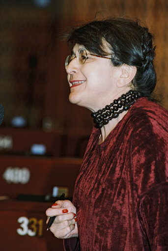 Fotogrāfija 3: MEP Maria IZQUIERDO ROJO speaks in plenary session in Strasbourg