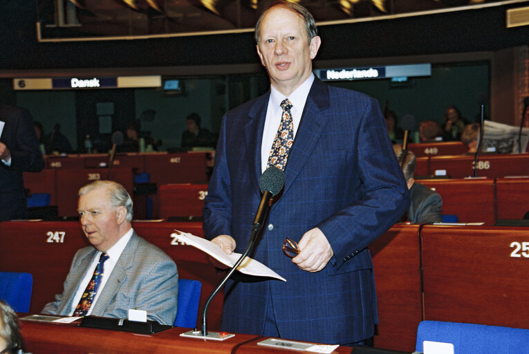 Foto 3: MEP Dietrich ELCHLEPP in plenary session in Strasbourg