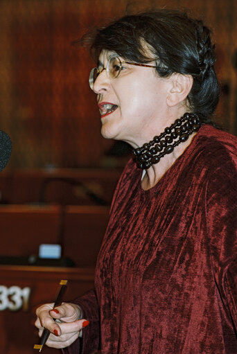 Fotogrāfija 5: MEP Maria IZQUIERDO ROJO speaks in plenary session in Strasbourg