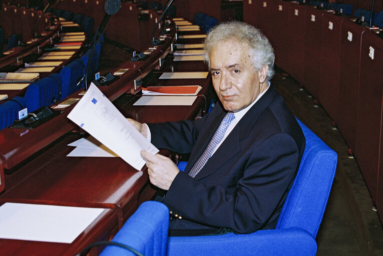 Portrait of MEP Nikolaos PAPAKYRIAZIS in Strasbourg