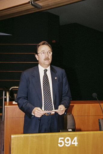 Foto 4: MEP Juan Manuel FABRA VALLES at the European Parliament in Brussels