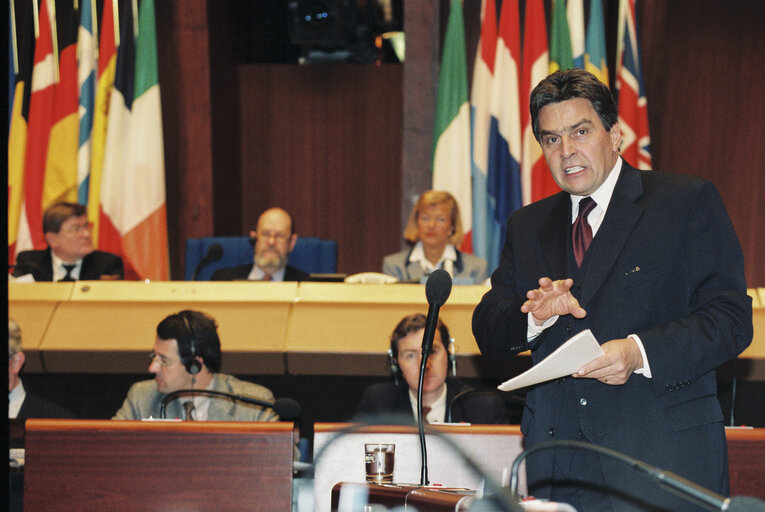 Viktor KLIMA Chancellor of Austria, Wolfgang SCHUSSEL attend an European Council / Austria Presidency joint debate in Brussels on December 16, 1998.